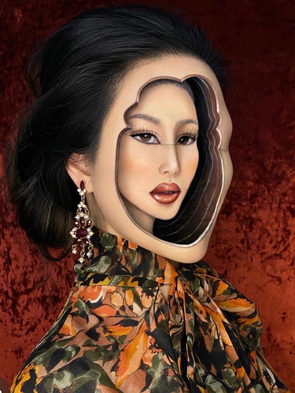 93乍一看创意彩妆设计师徐婕的作品,根本猜不到人的五官在哪里,甚至