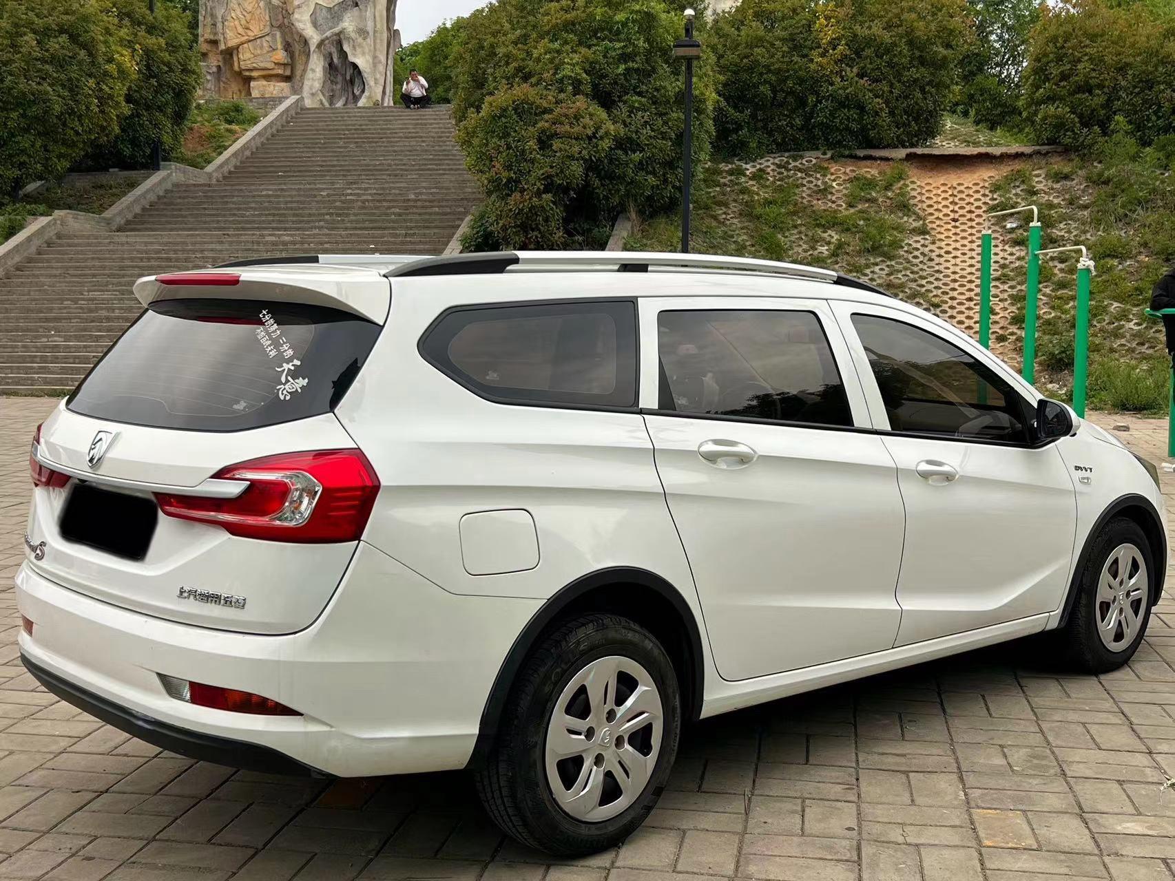 新到19年宝骏310w,手动挡标配,1.