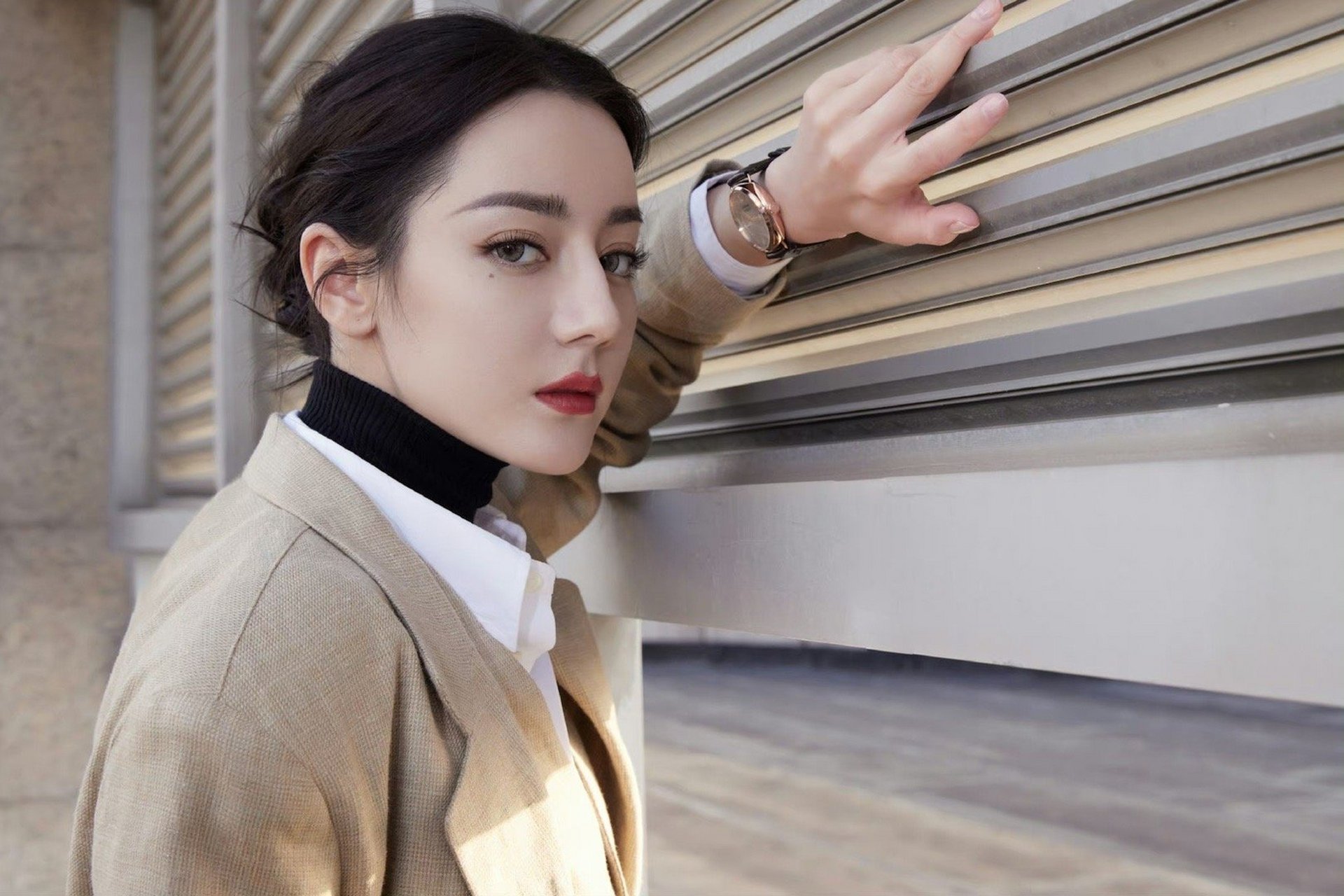 迪丽热巴素色西服#姐姐好飒我好爱[流泪]太绝了!