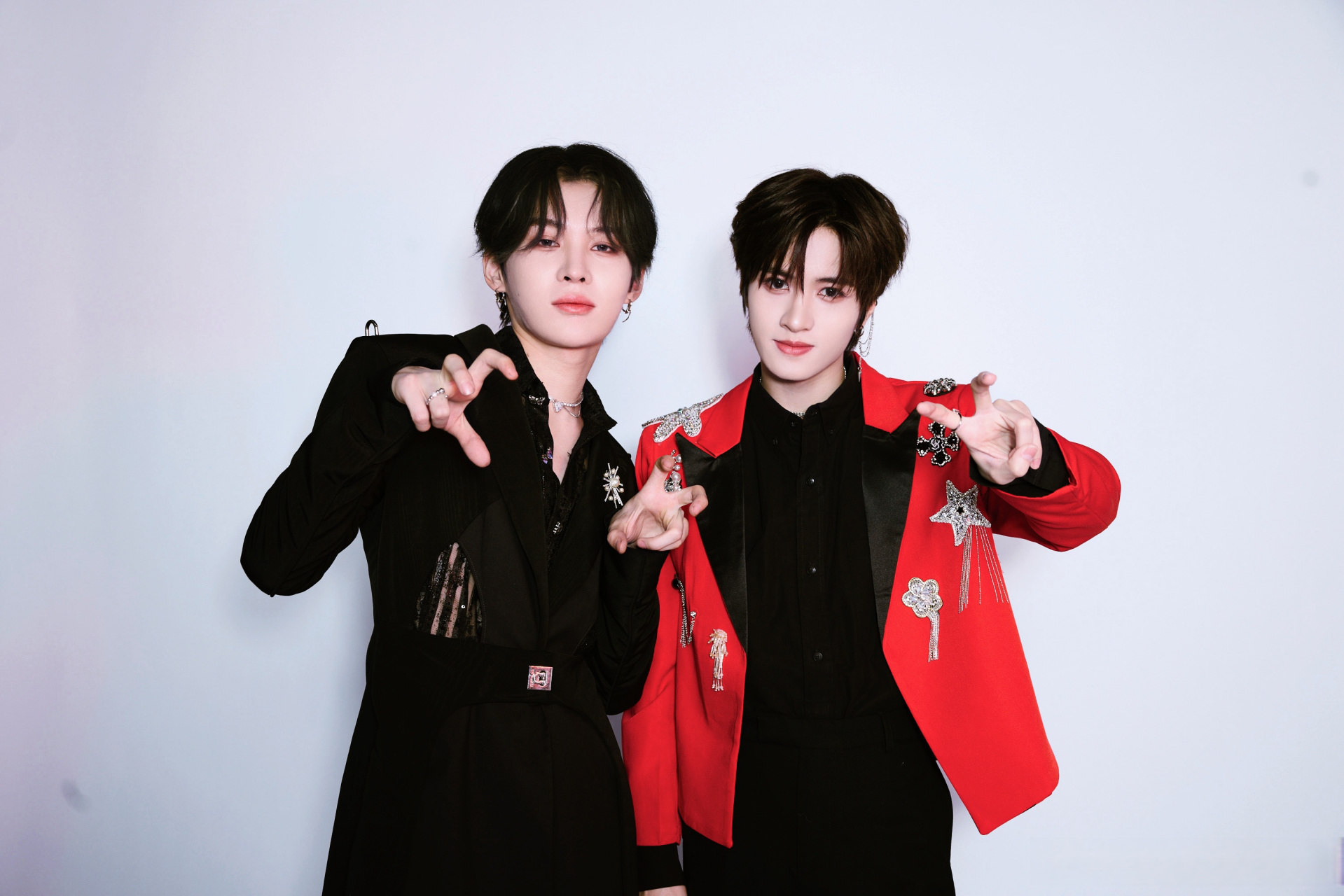 enone超话#春节搭子##红红火火闹新春#  大年初二,新岁维祺,幸福在侧.