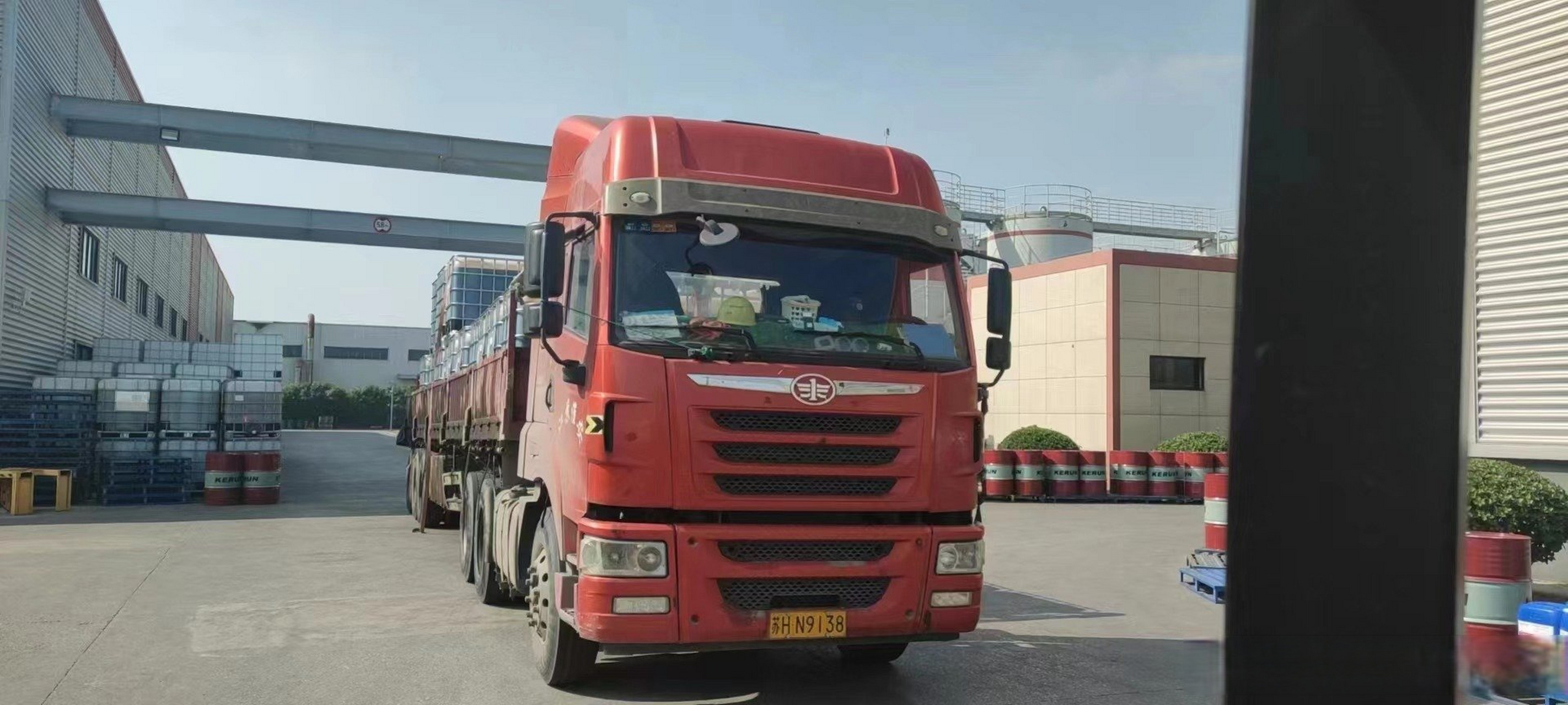 南京科润# 26吨桶淬火油发货中……[得意]