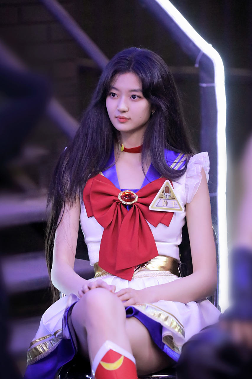 孙千活力元气漫画少女造型壁纸组图