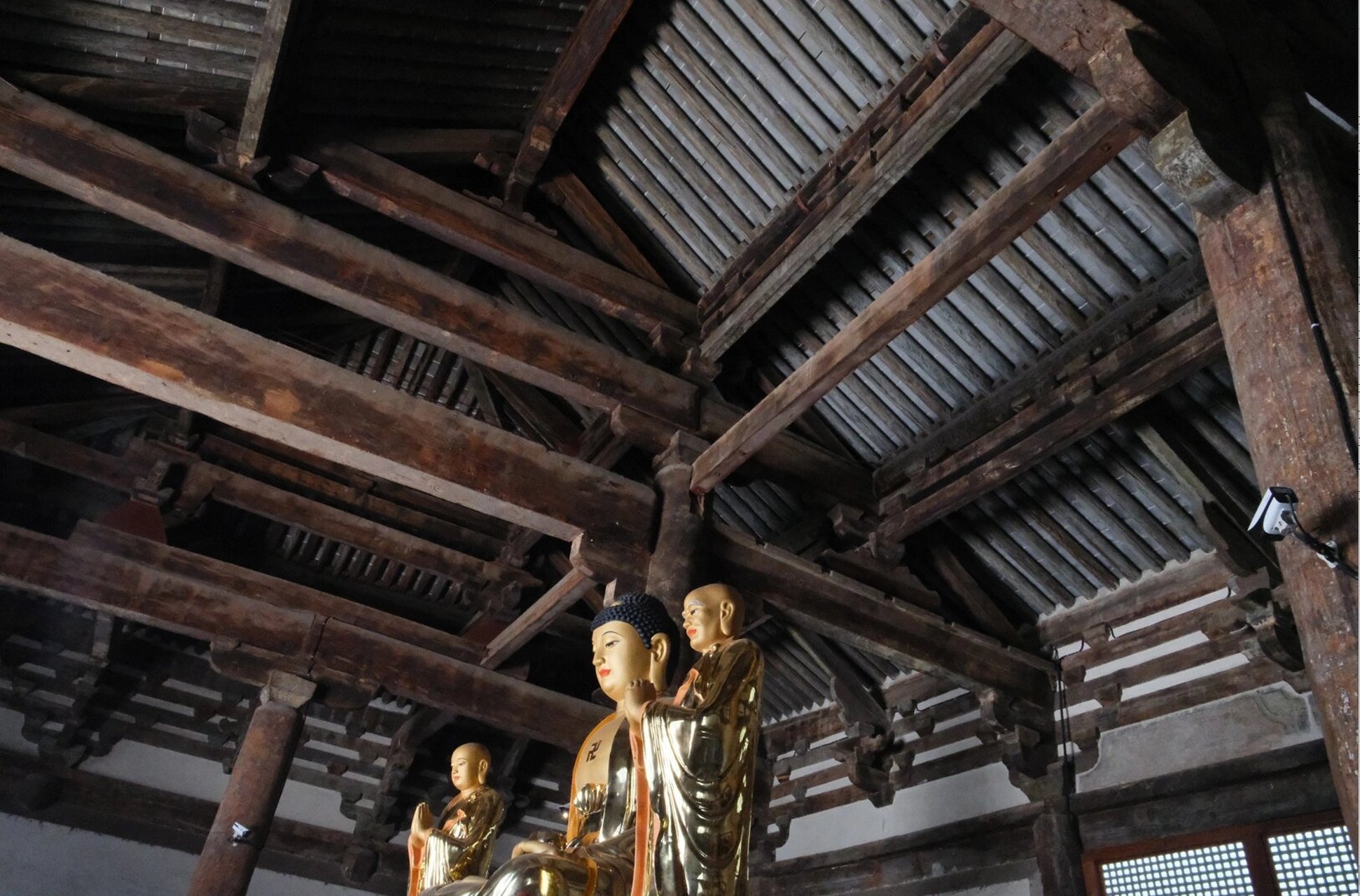 保定市高碑店的新城镇的开善寺大殿是中国仅存的八座辽代木构建筑之一