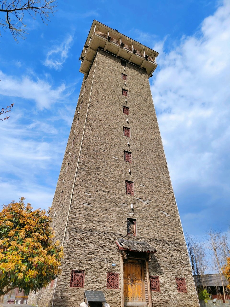 【藩邦列国志61南邦系列】碉楼:羌族城堡 羌族是中国西部一个古老的