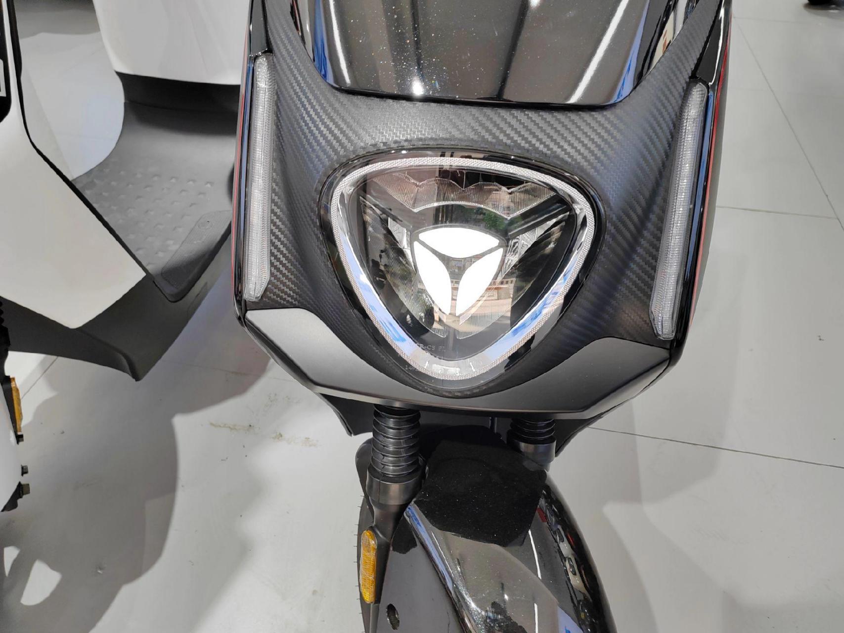 雅迪电动车冠能dt8