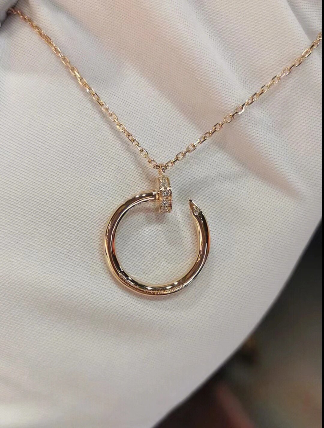 卡地亚 juste un clou 项链将一枚简单的钉子,幻化为珠宝作品