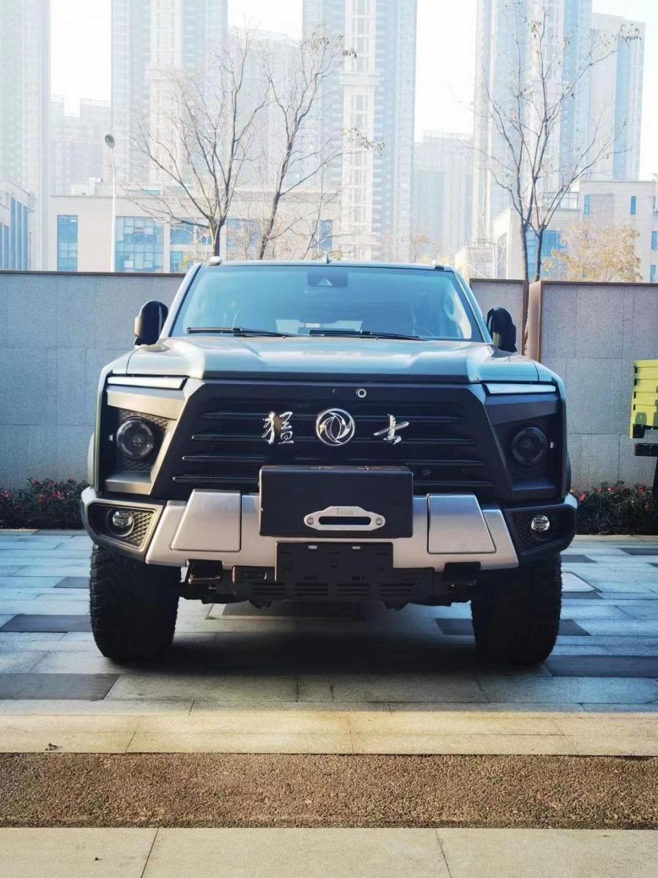 东风猛士m20民用版四驱越野车.