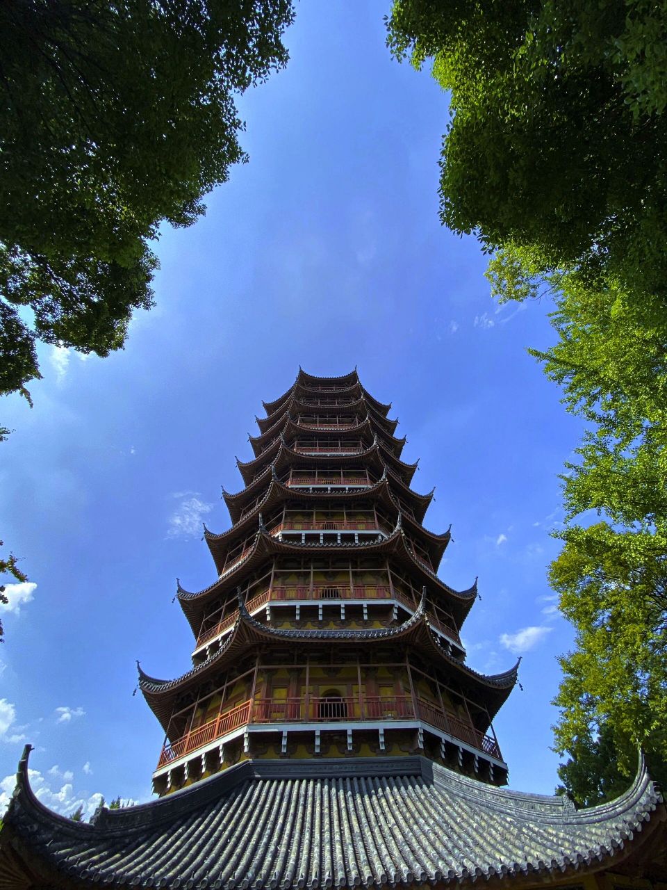 北寺塔 原名为报恩寺塔,东吴孙权为母亲所建.