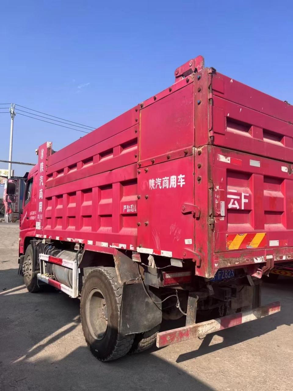 陕汽轩德x6,185匹马力,法士特10档  457后桥  4.5米货箱.