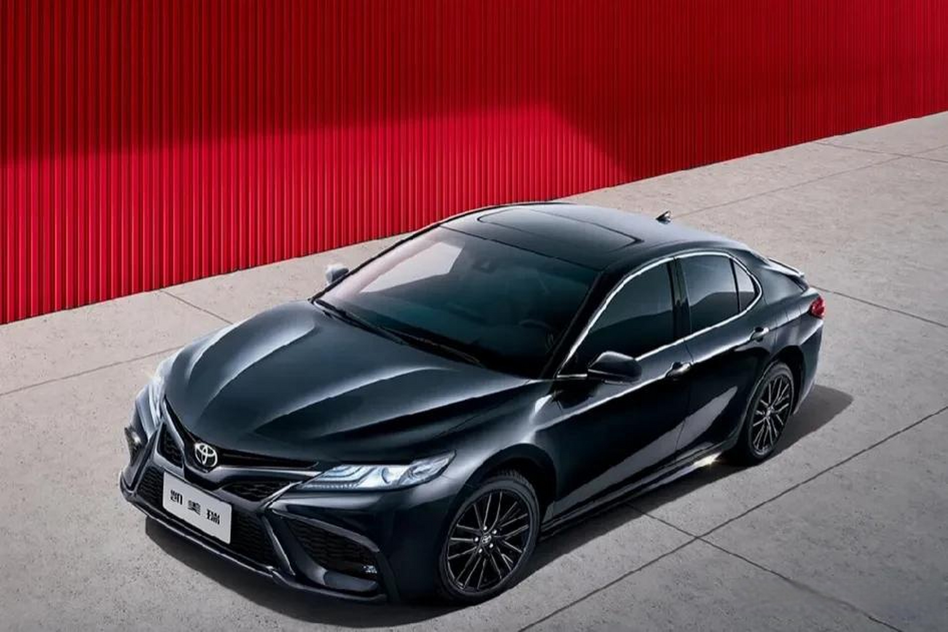 第九代凯美瑞将于2024年初上市,推出混动版和插混版车型,燃油版车型有