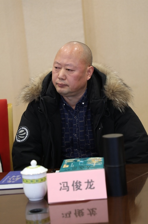 四川省作家协会会员,四川省文艺评论家协会会员,中国