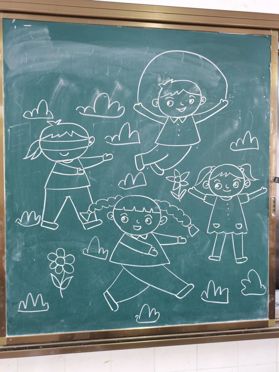 一年级美术《生活中的趣事》黑板画