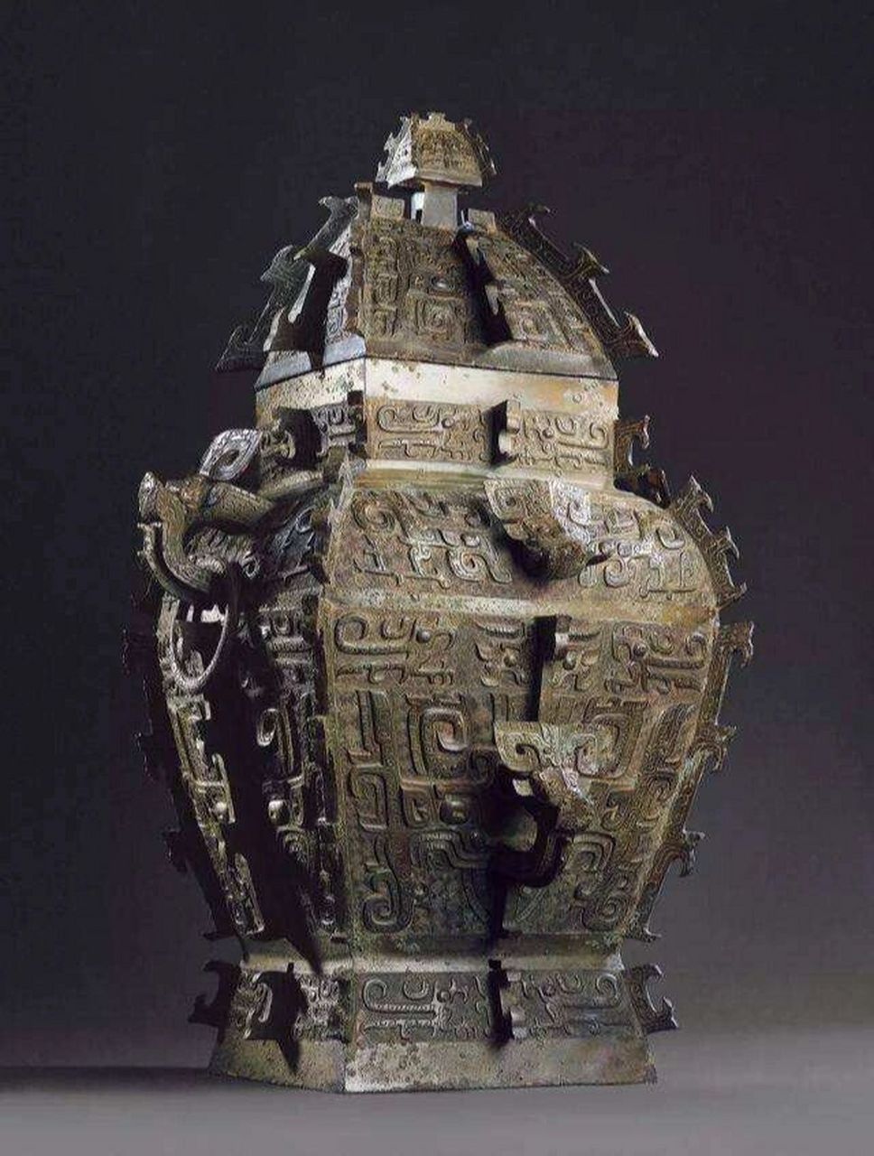 国家宝藏 国宝故事 馆藏  湖南省博物馆 罍,是一类大型的青铜酒器