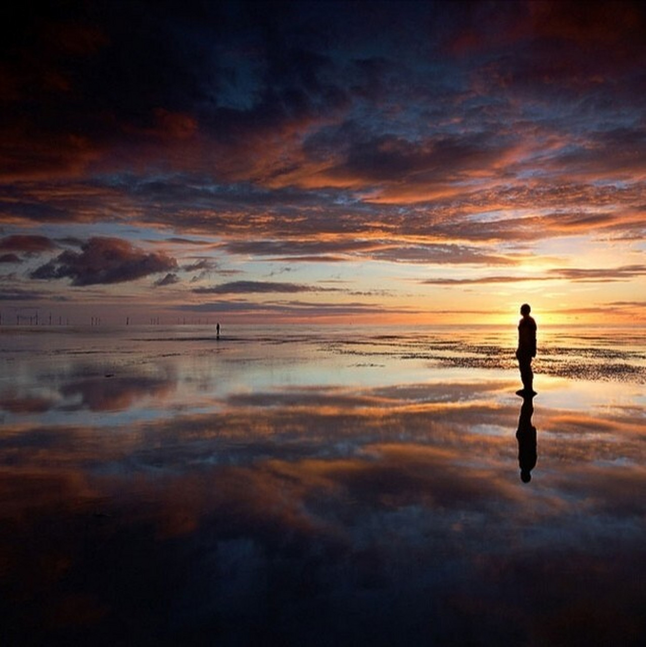 孤单黑色背影风景图头像