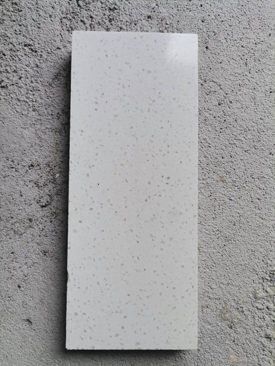 厨房石英石台面价格 90选择了小颗粒,价格220元/米,台中盆加50元.