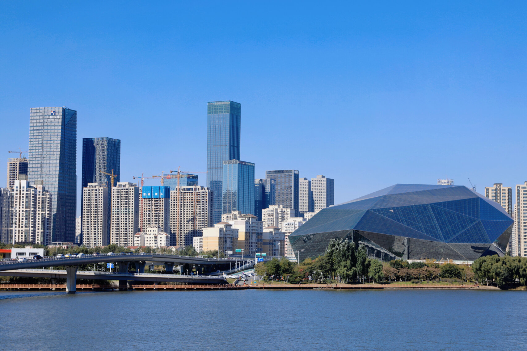 沈阳浑河两岸城市风光