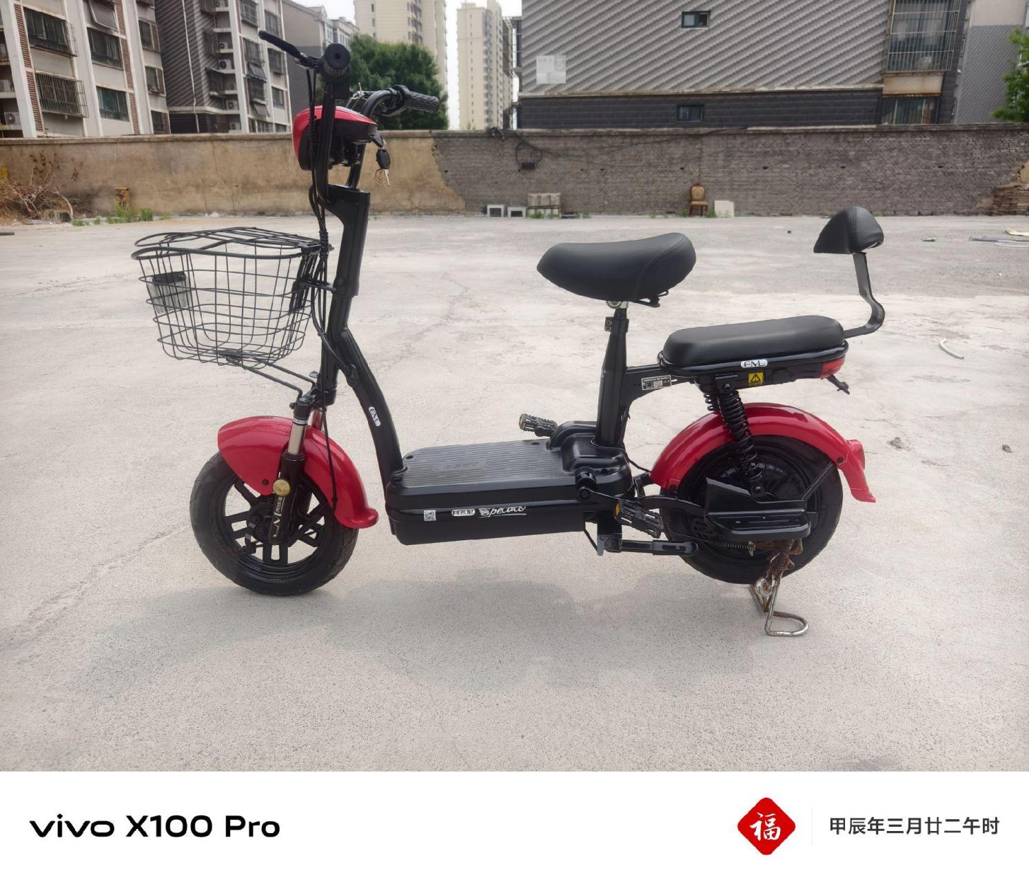 出售精品阿米尼小滑板电动车一辆续航二十公里左右带牌子充电器一口价