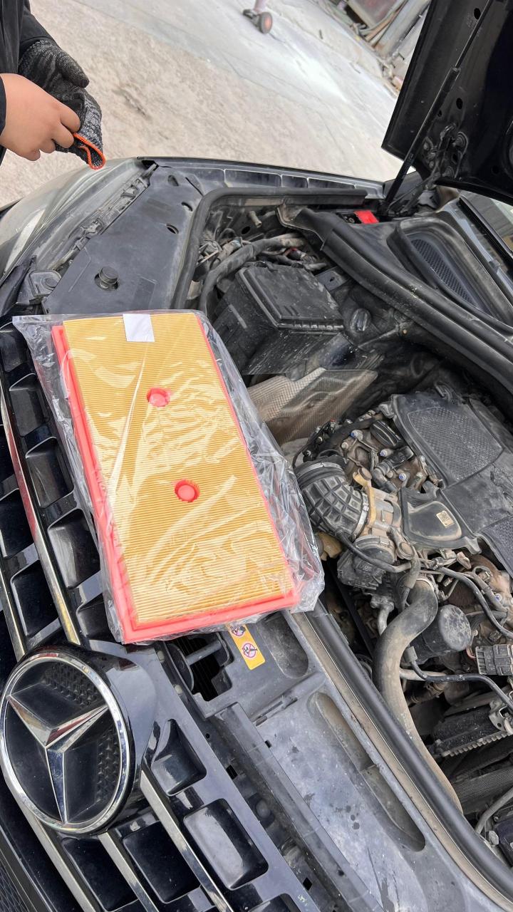 奔驰ml350更换原厂电瓶77保养77处理漏水问题,77处理漏油问题