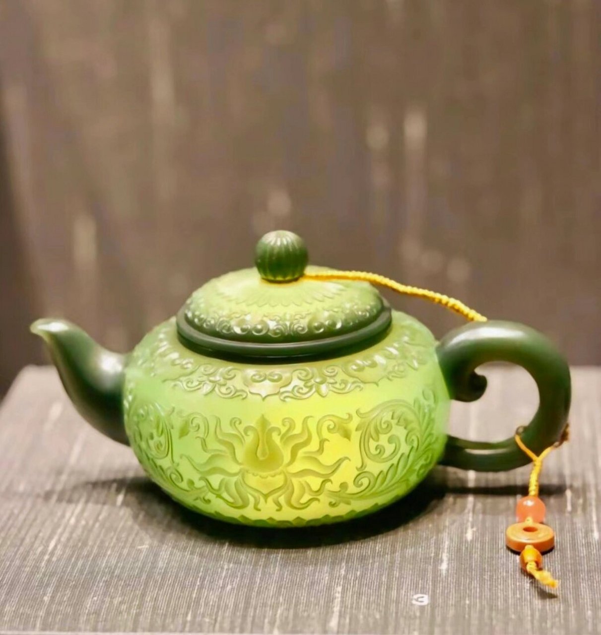 中华缠枝纹薄胎玉壶 一盏玉壶!