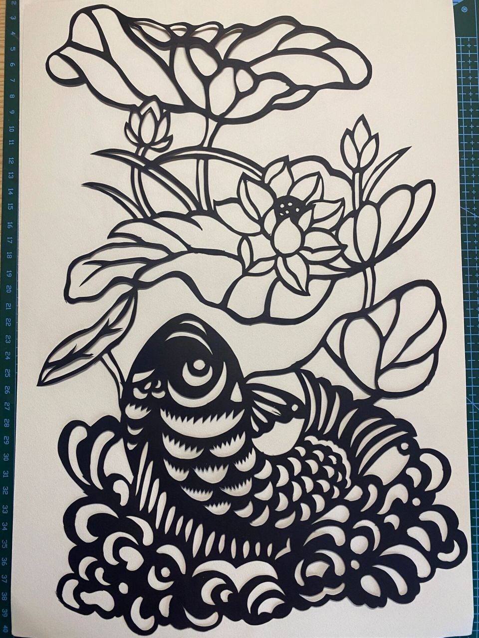 套色剪纸 鱼戏莲叶中