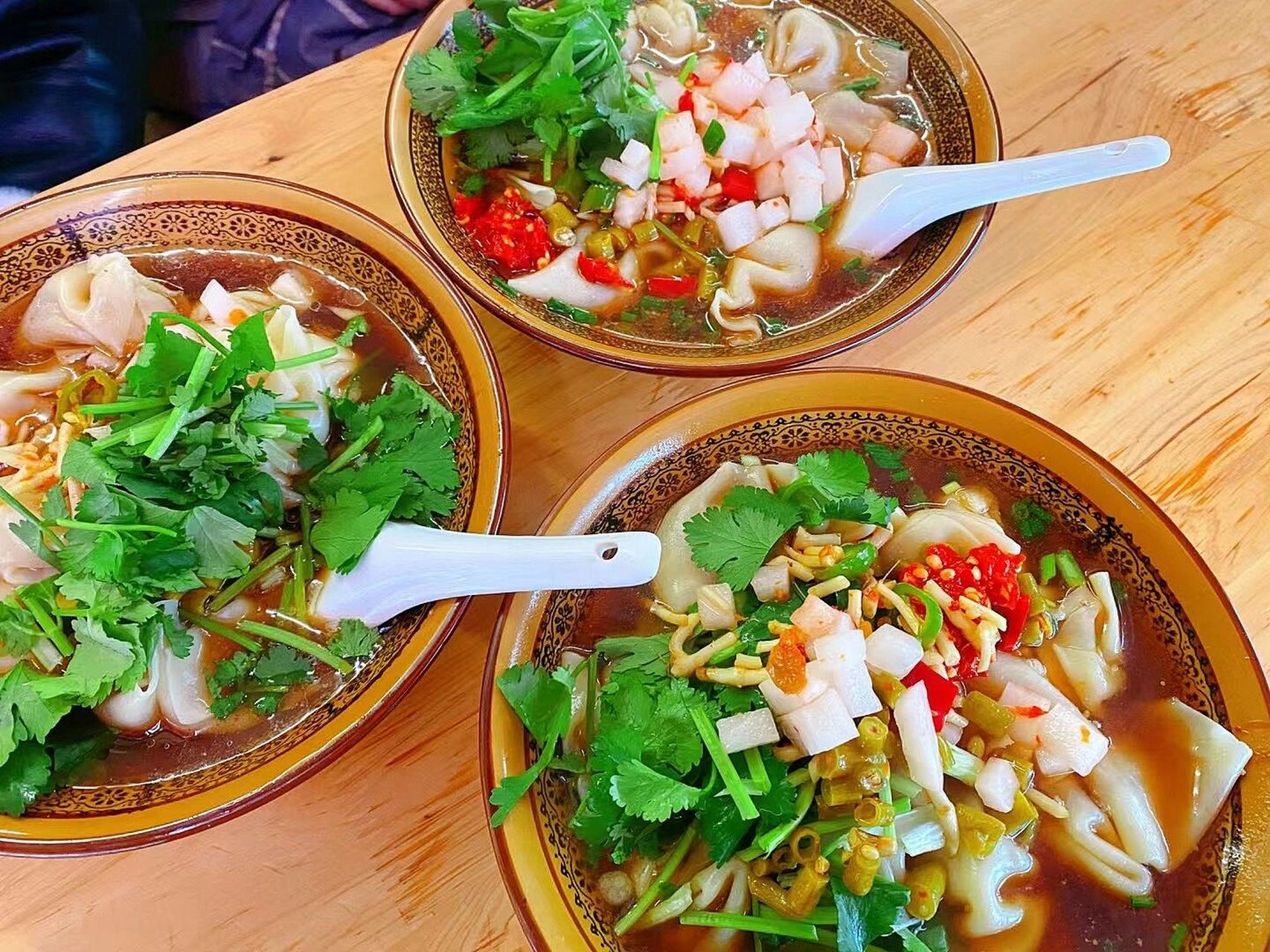 湖南湘西龙山的包面,味道绝了!  外形像馄饨,但它就是面!