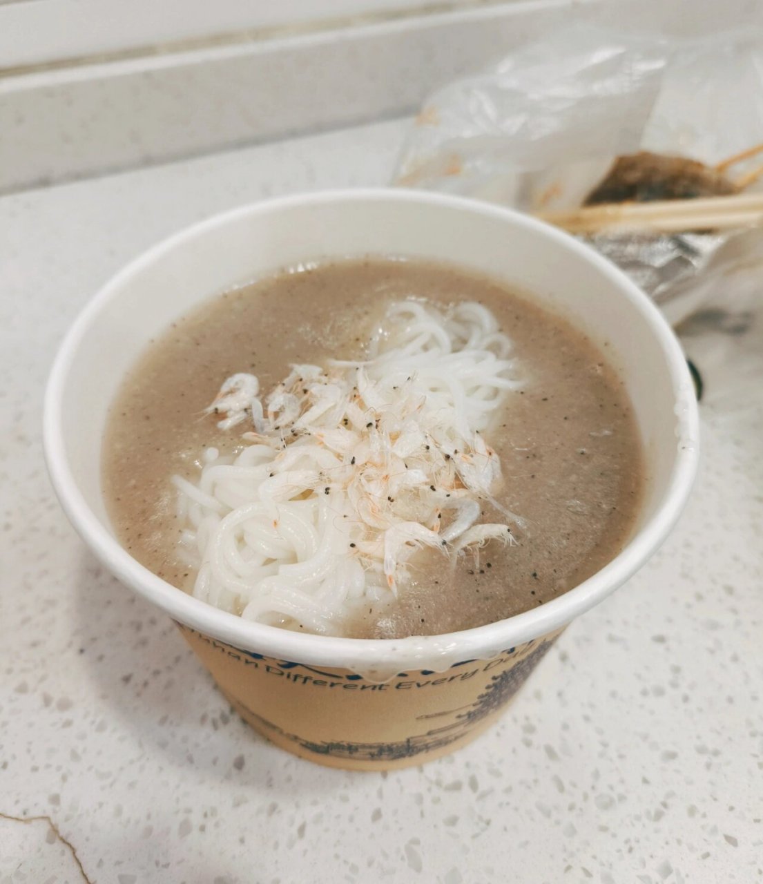 武汉小吃:鲜鱼糊汤粉绝了,很难制作的 武汉的鲜鱼糊汤粉精髓在鱼糊