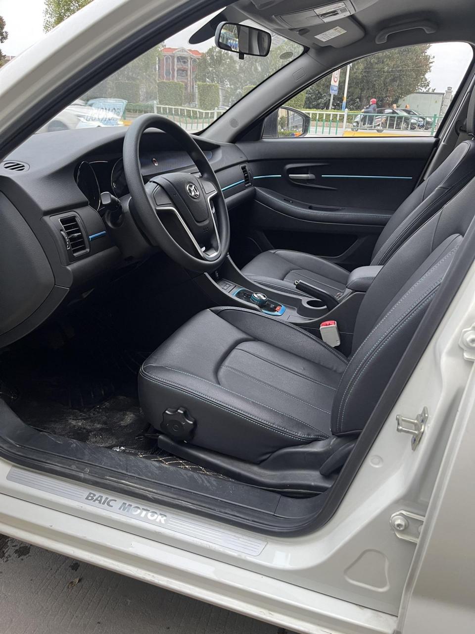 滴滴首选:2024年3月北汽eu300,实打实续航300,价格美丽一年回本大频