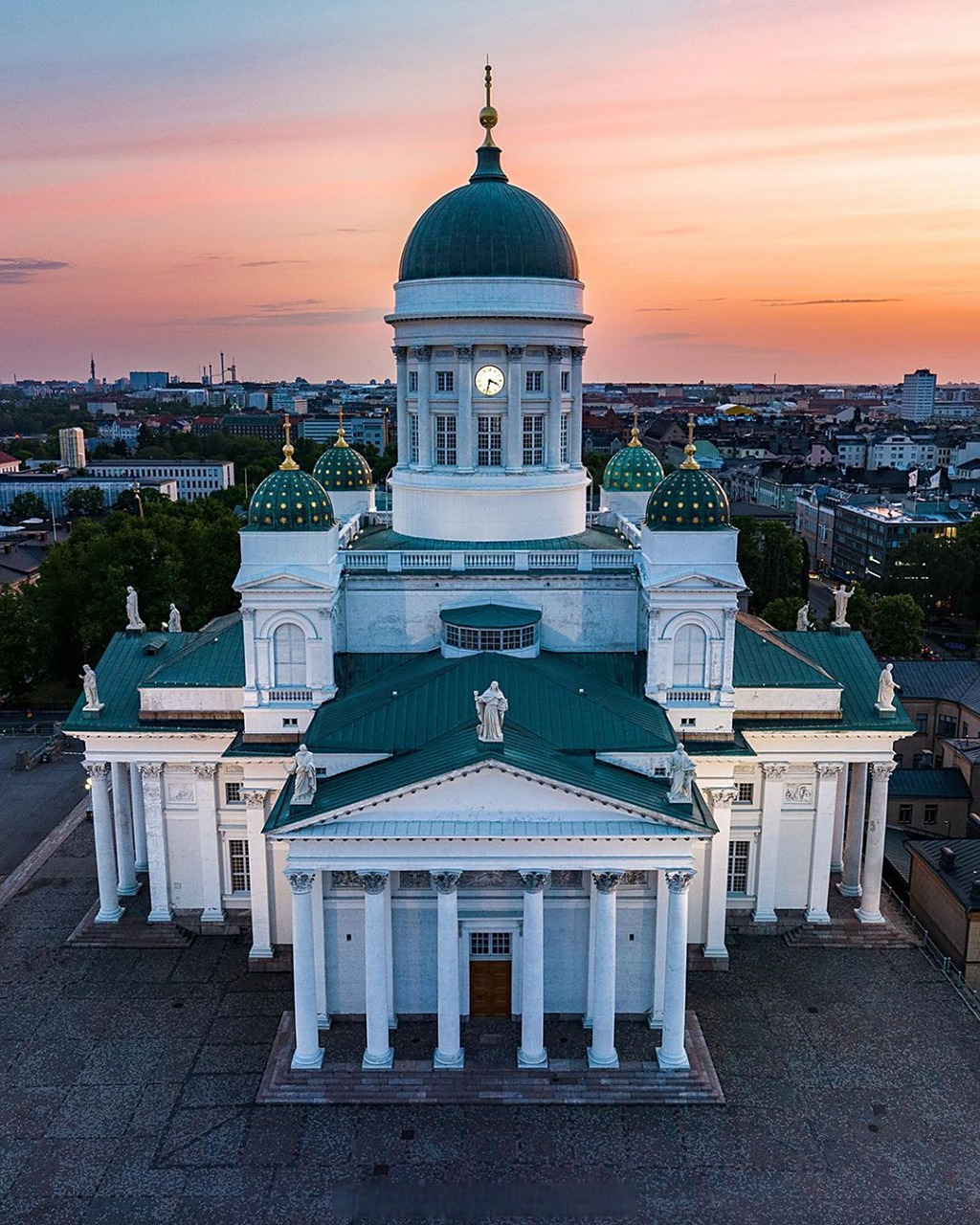 赫尔辛基大教堂(helsingin tuomiokirkko)是赫尔辛基最著