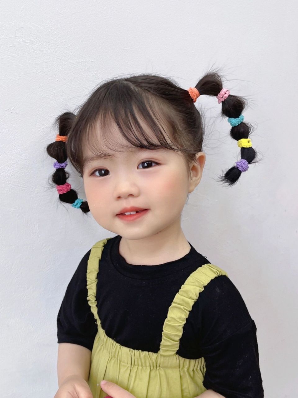 小女孩儿的发型简单图片