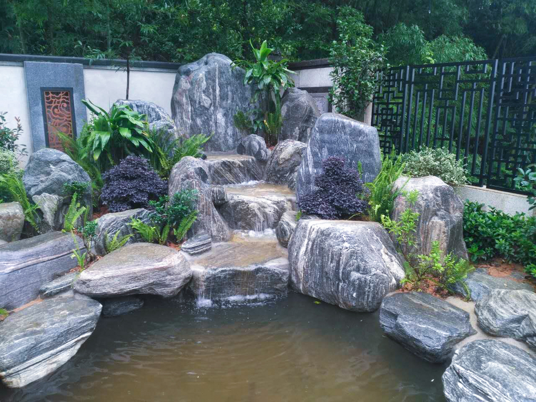 泰山石庭院鱼池假山