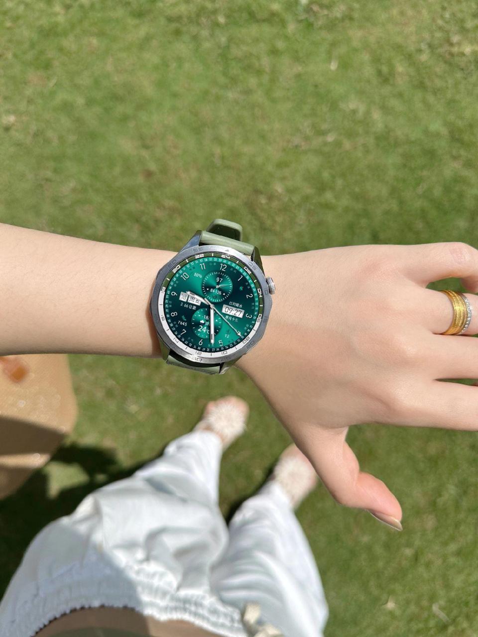 图中所有不同的绿水鬼样式,来自一款表盘000000  表盘是《只此