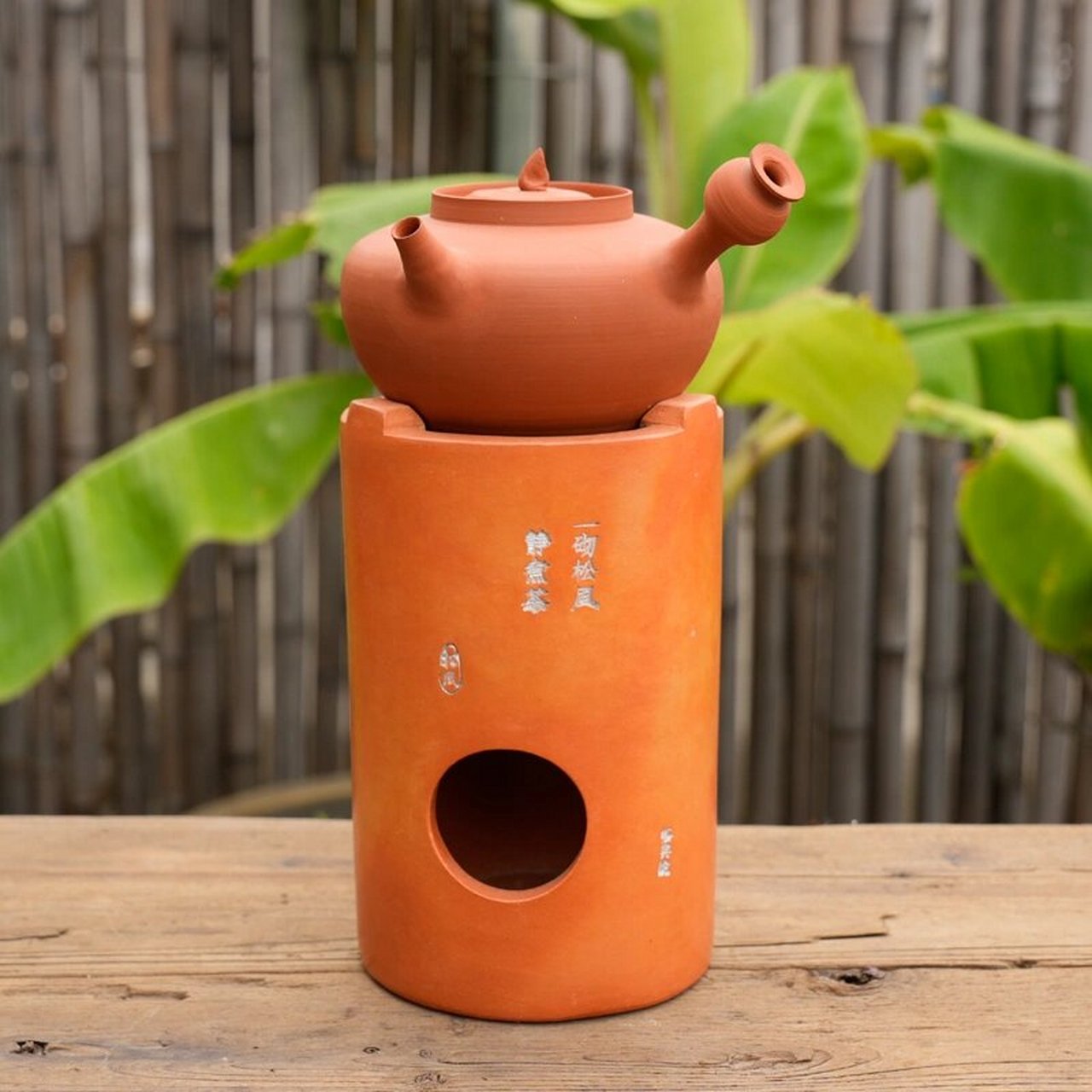 潮州工夫茶之红泥炉 "在潮州工夫茶里,小泥炉里烧橄榄炭,砂铫滤烟水生