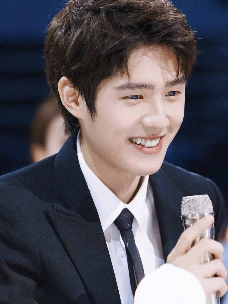 * 氛围感刘昊然