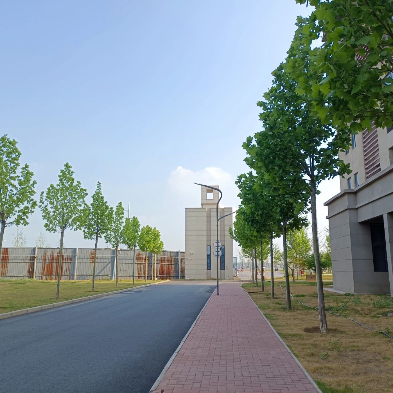 新乡工程学院出息了(六人间上床下桌) 60156015  学校真是