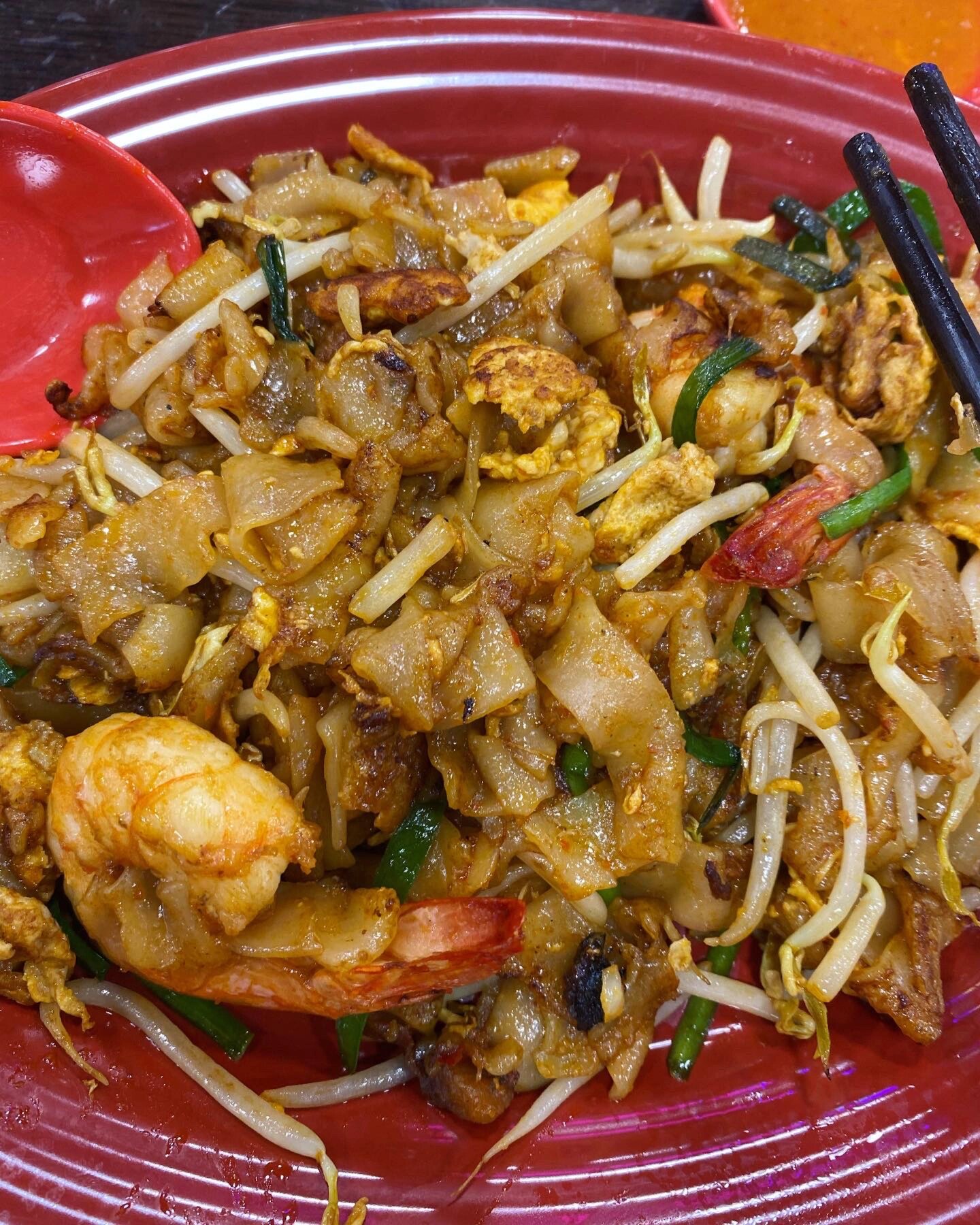 新加坡9492槟城炒粿条 粿条炒的软糯油香,虾仁98非常新鲜脆弹