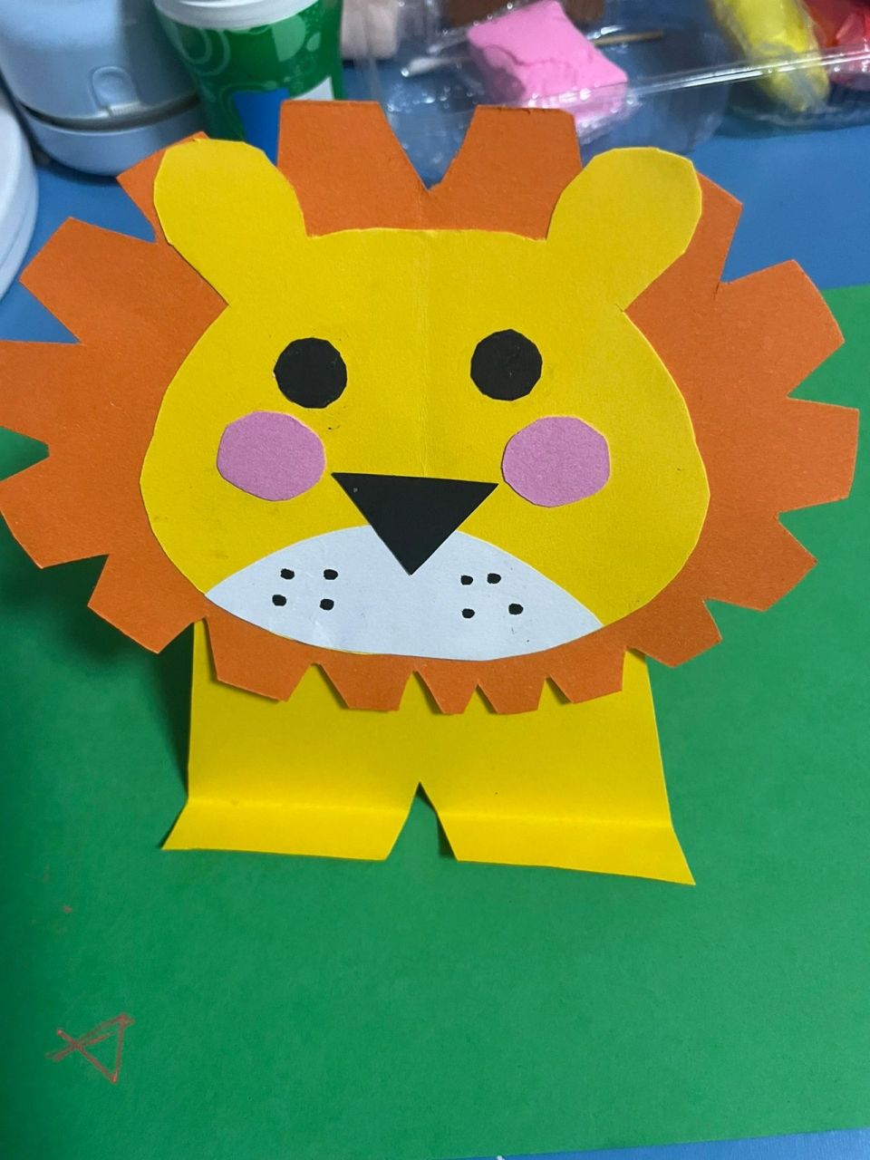手工立体小狮子    学抖音做的,加了俩腮红,是因为孩子在狮子脸上画了