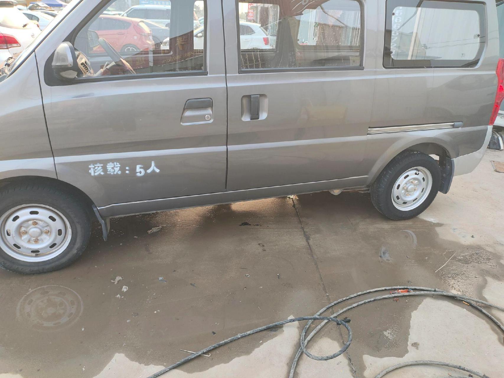13年北汽威旺306,5座的5座8800.