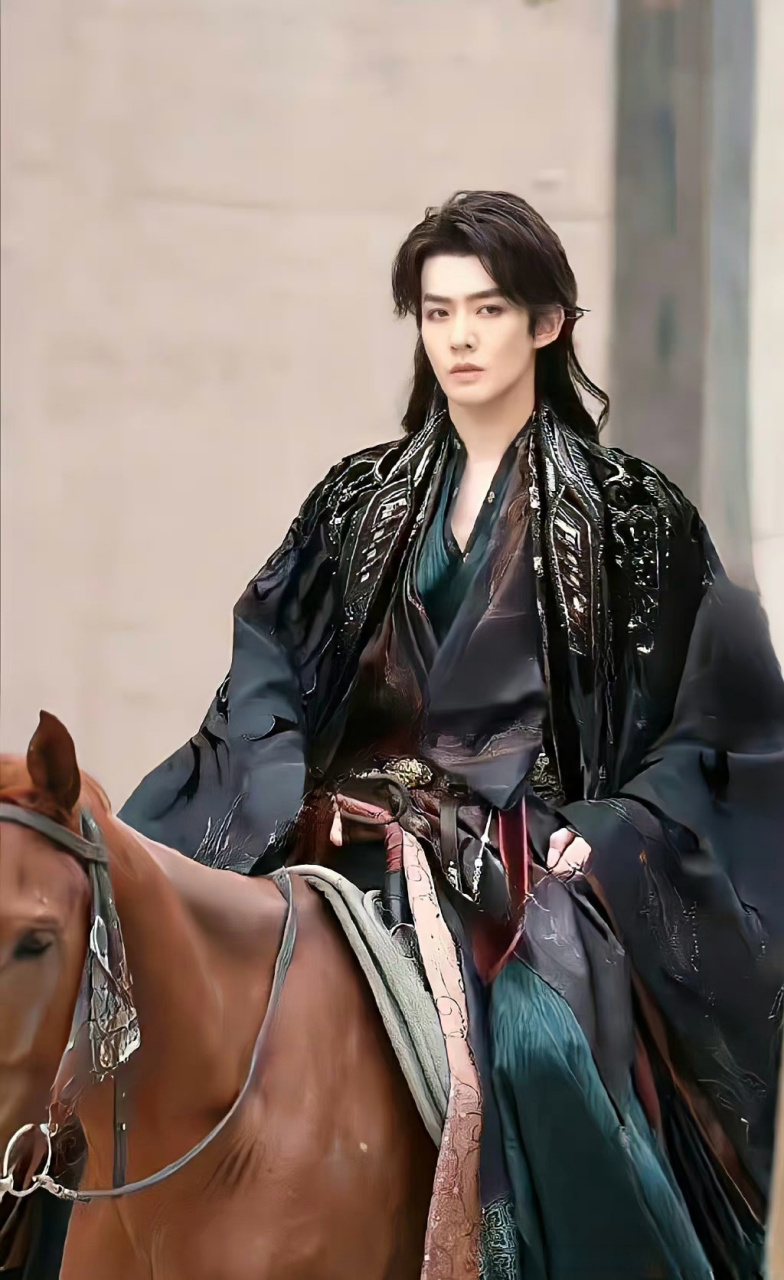 张云龙 胡一天 邓为最新古装造型,你们觉得谁更好看?