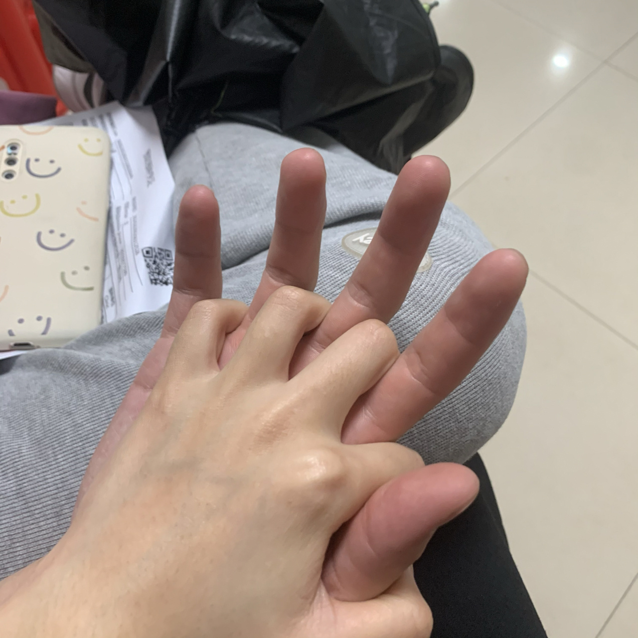 走到哪都要停下脚步拍张牵手的照片 这大概也是生活中情侣间的仪式感8