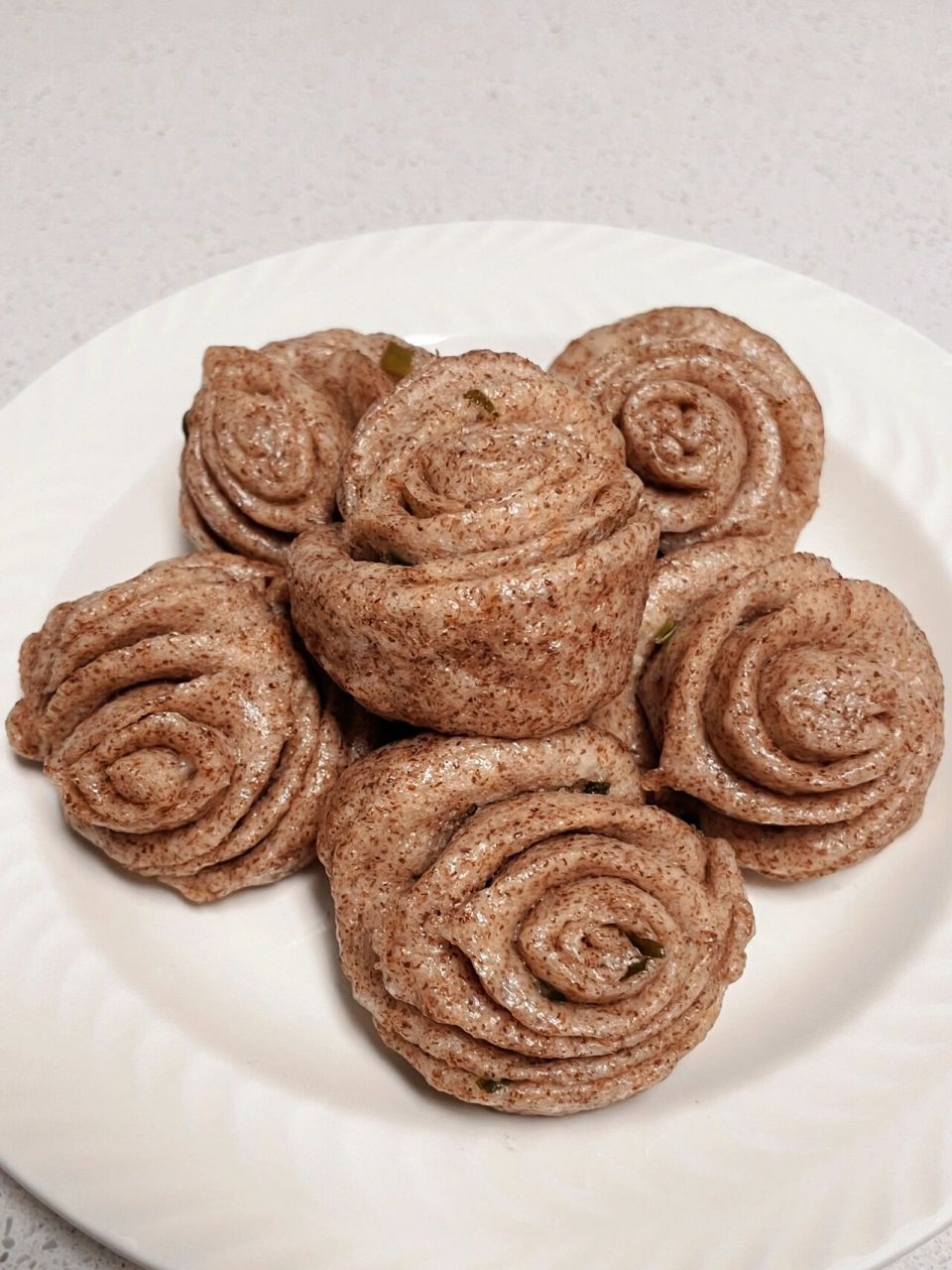 全麦葱油花卷了解一下,只需要加一点调味,全麦早餐美味加倍!