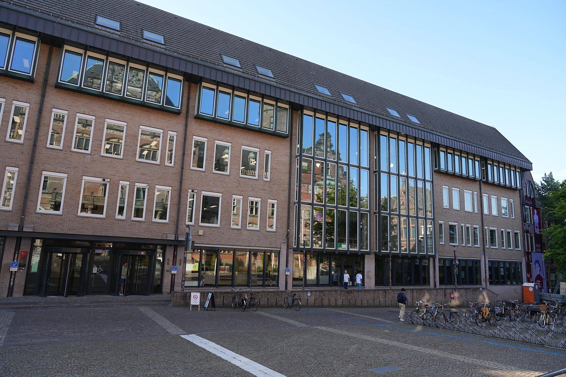 格罗宁根大学 所以今天学到的新单词是 universitietsbibiotheek