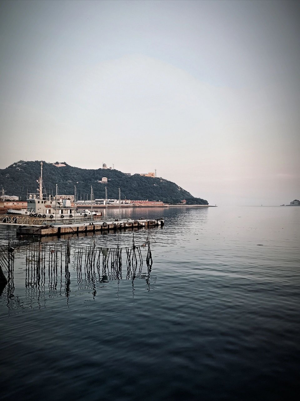 旅顺军港游园 地址导航:大连旅顺口区黄河路10号.