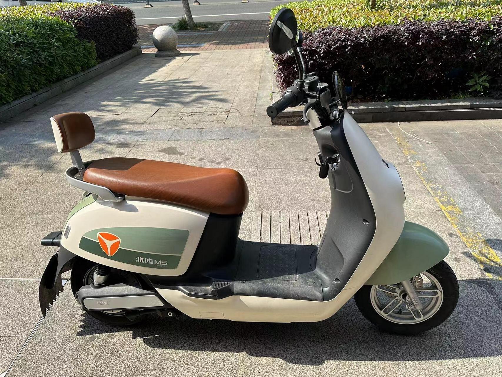 到一台雅迪m5冠能版,72伏石墨烯电池,不到二个月的车,喜欢的朋友可以