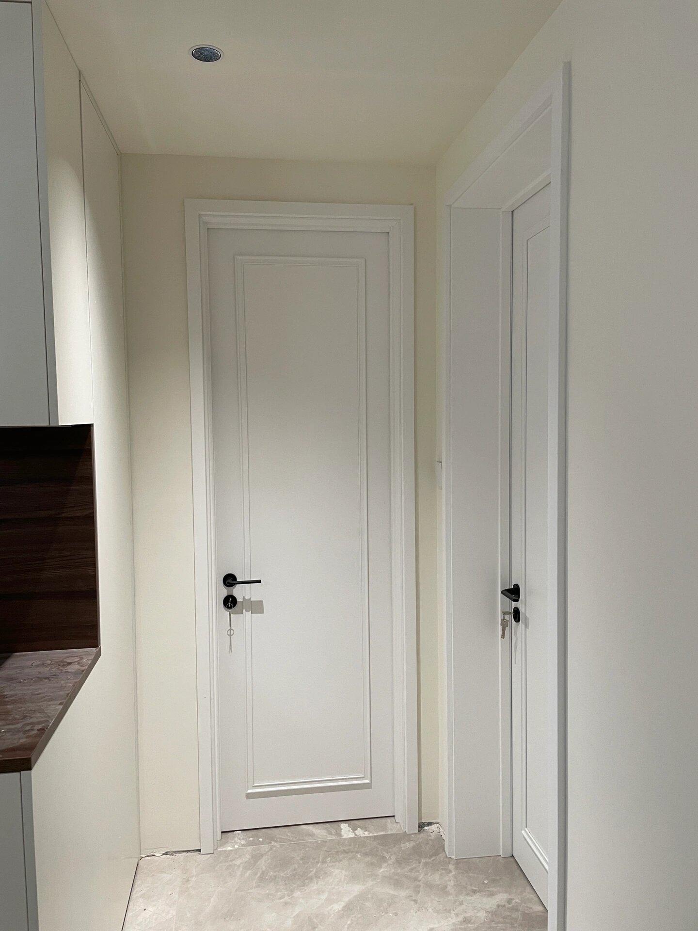 梦天木门 选的梦天内宫廷白.装好半个月了.