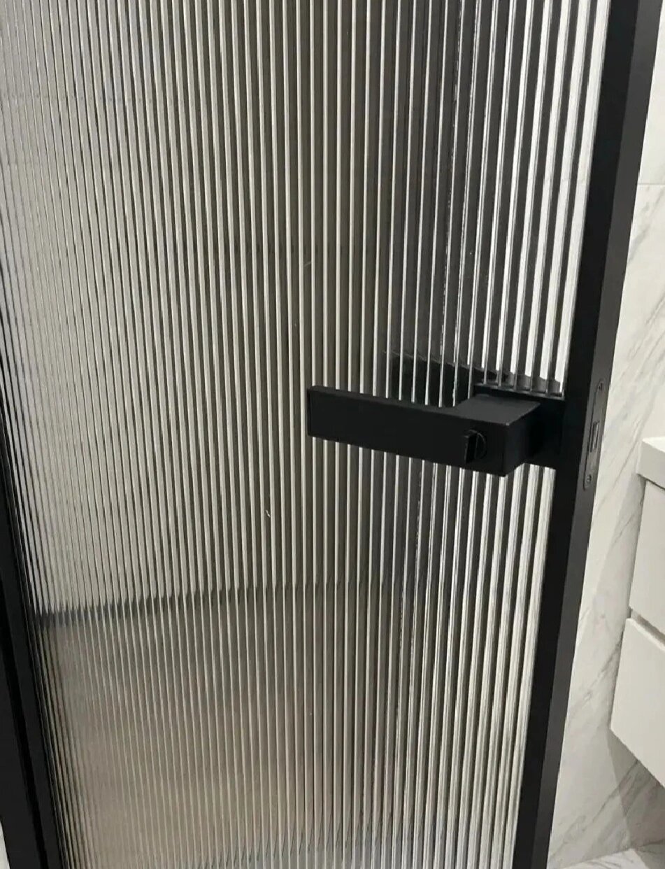 卫生间长虹玻璃为什么发绿?很多人都装错了