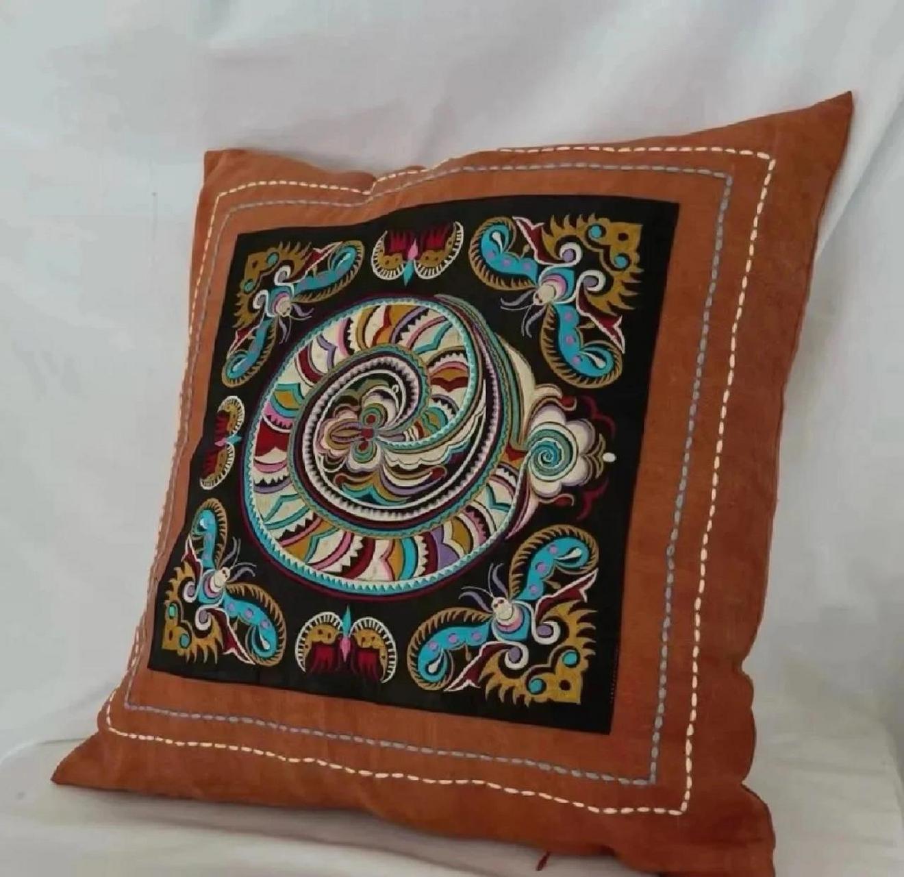 探索非遗——苗绣 苗绣,即苗族刺绣,是苗族的一种传统民间艺术,也被