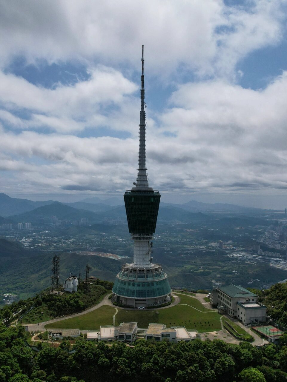 深圳第一峰梧桐山图片