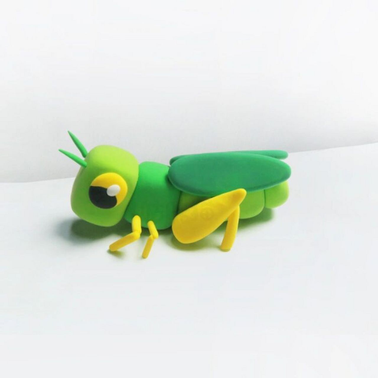 趣物分享–粘土蚱蜢 蝗虫(学名:locusta migratoria)是蝗科昆虫的一种