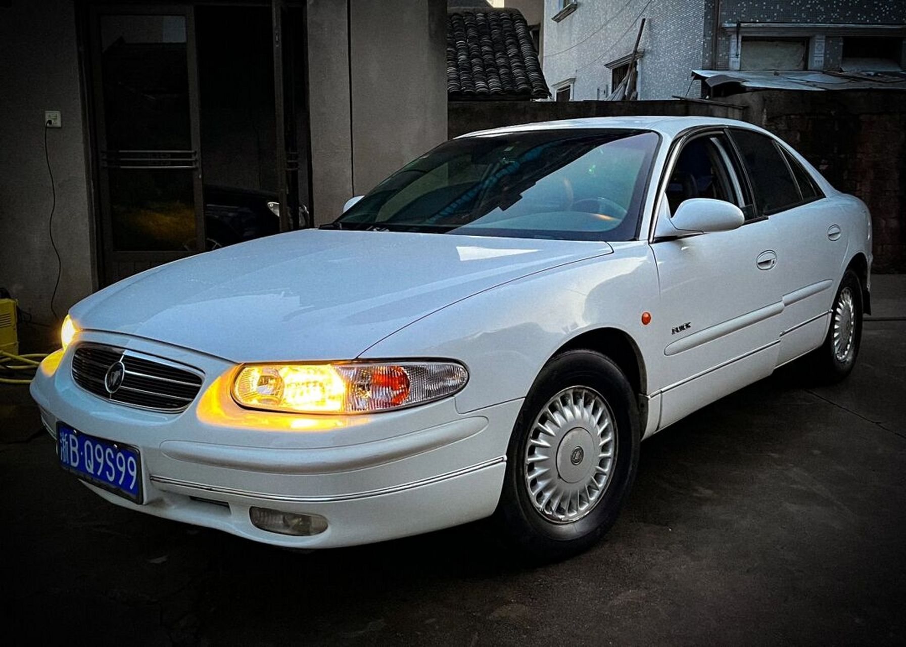 别克新世纪 在90年代别克新世纪这款车,就是身份地位豪华的象征,也是