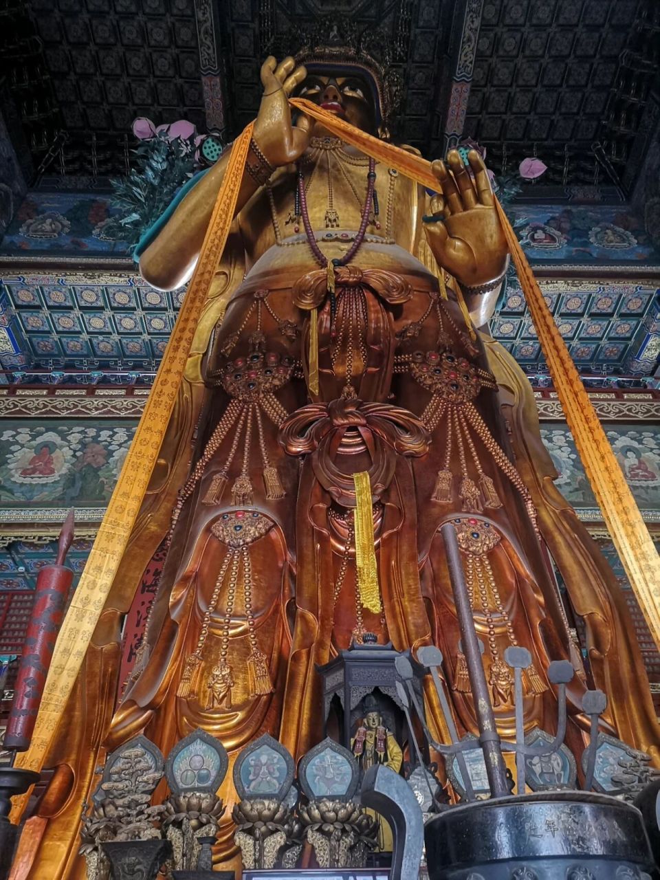 北京雍和宫,世界最高的木雕弥勒佛 【北京雍和宫木雕大佛】这尊巨佛是